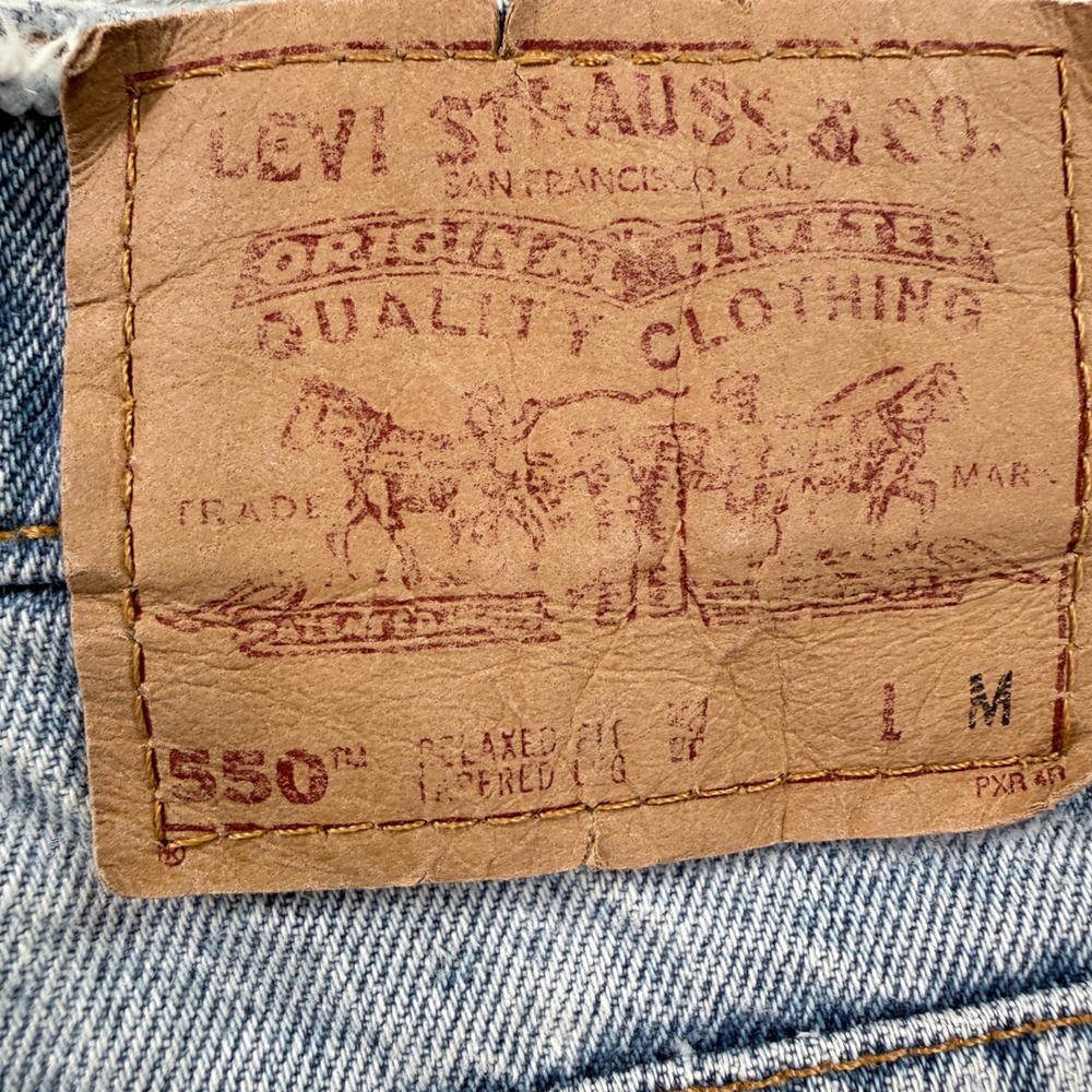 Levis 550 Light Wash Relaxed High Rise Frayed Denim Cutoff Shorts Women Waist 32 - Picture 3 of 8